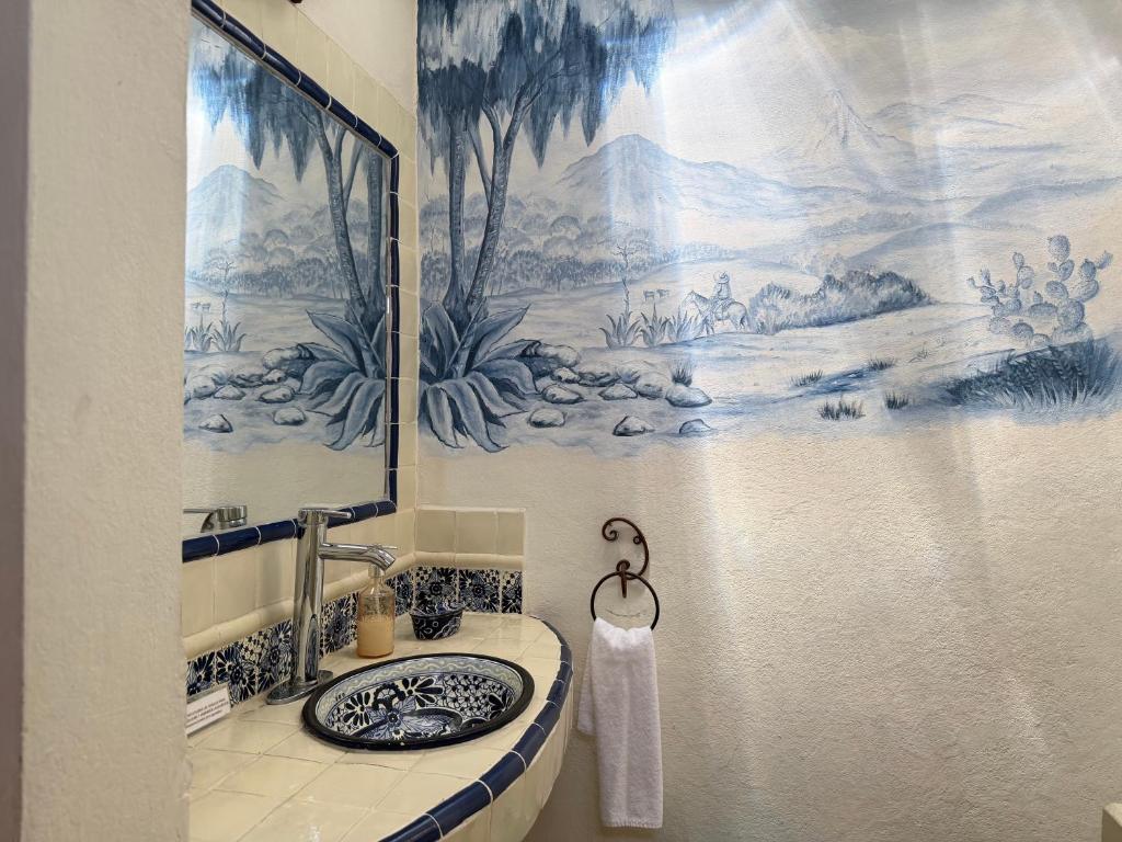 Habitación Celeste con concha de yesería y detalles en azul — foto 4